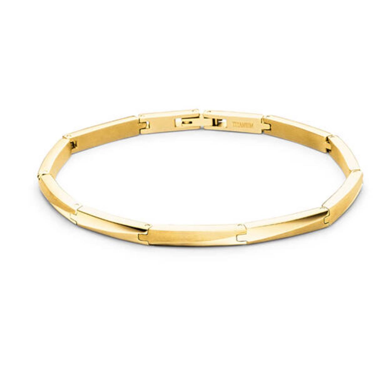 Boccia Titanium 03059-03 Armband
Deze unieke titanium armband van Boccia Titanium is een mooie toevoeging aan je sieradencollectie! Wat deze titanium armband uniek maakt, is dat er glanzende goudkleurige rechte schakels aan elkaar verbonden zijn via de onderkant. Hierdoor wordt het een soepel armband. Combineer de goudkleurige armband met het bijpassende collier en de oorbellen voor een complete look. De lengte is 21cm.

HET MERK
Boccia Titanium is het titanium merk van Nederland, dat zijn oorsprong in Duitsland vindt en is opgericht in het jaar 1992. Ontwikkeld door internationale ontwerpers. Alle titanium componenten van de BOCCIA TITANIUM collectie zijn gemaakt van 99,7% puur titanium; het bijzondere materiaal. Het is licht in gewicht, neemt de temperatuur van de huid aan en is zeer huidvriendelijk. Bovendien is het corrosie- en temperatuurbestendig.

SPECIFICATIES
- Armband 03059-03
- Puur titanium
- Goudkleurig
- 21cm