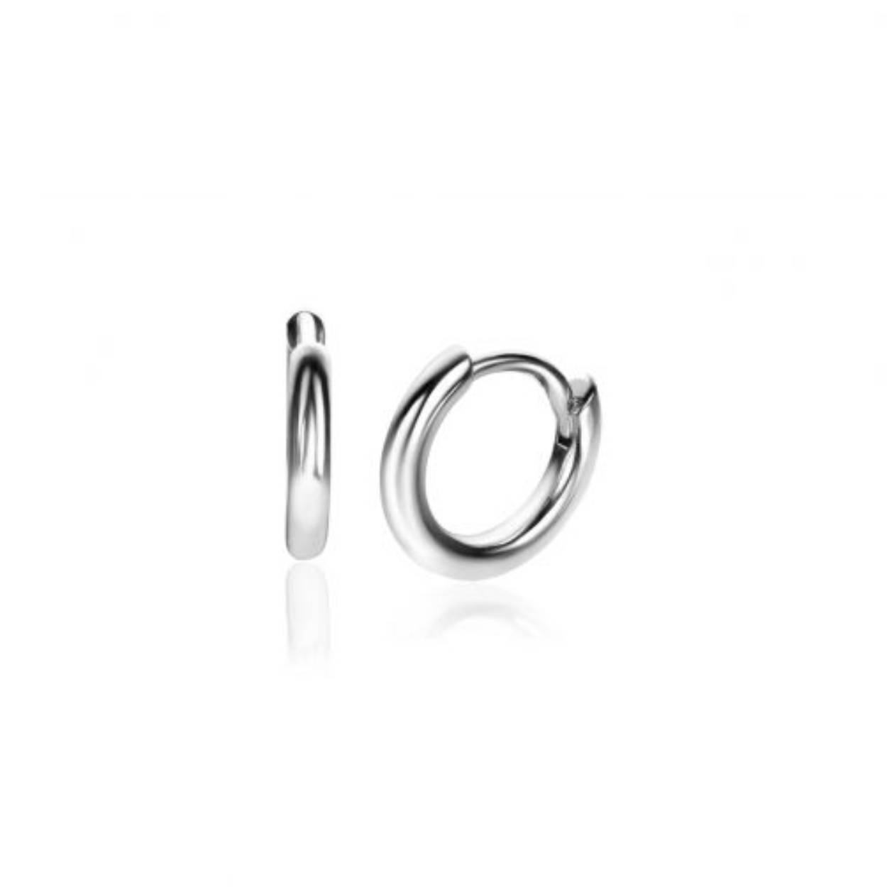 ZINZI zilveren oorringen in gladde, ronde vorm. De oorringen zijn 10 mm groot en hebben een buisdikte van 2mm. Met luxe scharniersluiting. Deze charmante oorringen blinken uit in hun eenvoud en zijn geschikt voor elke gelegenheid! Vervaardigd van eerste gehalte zilver (925) en voorzien van een extra rodiumlaag voor een langdurige glans.