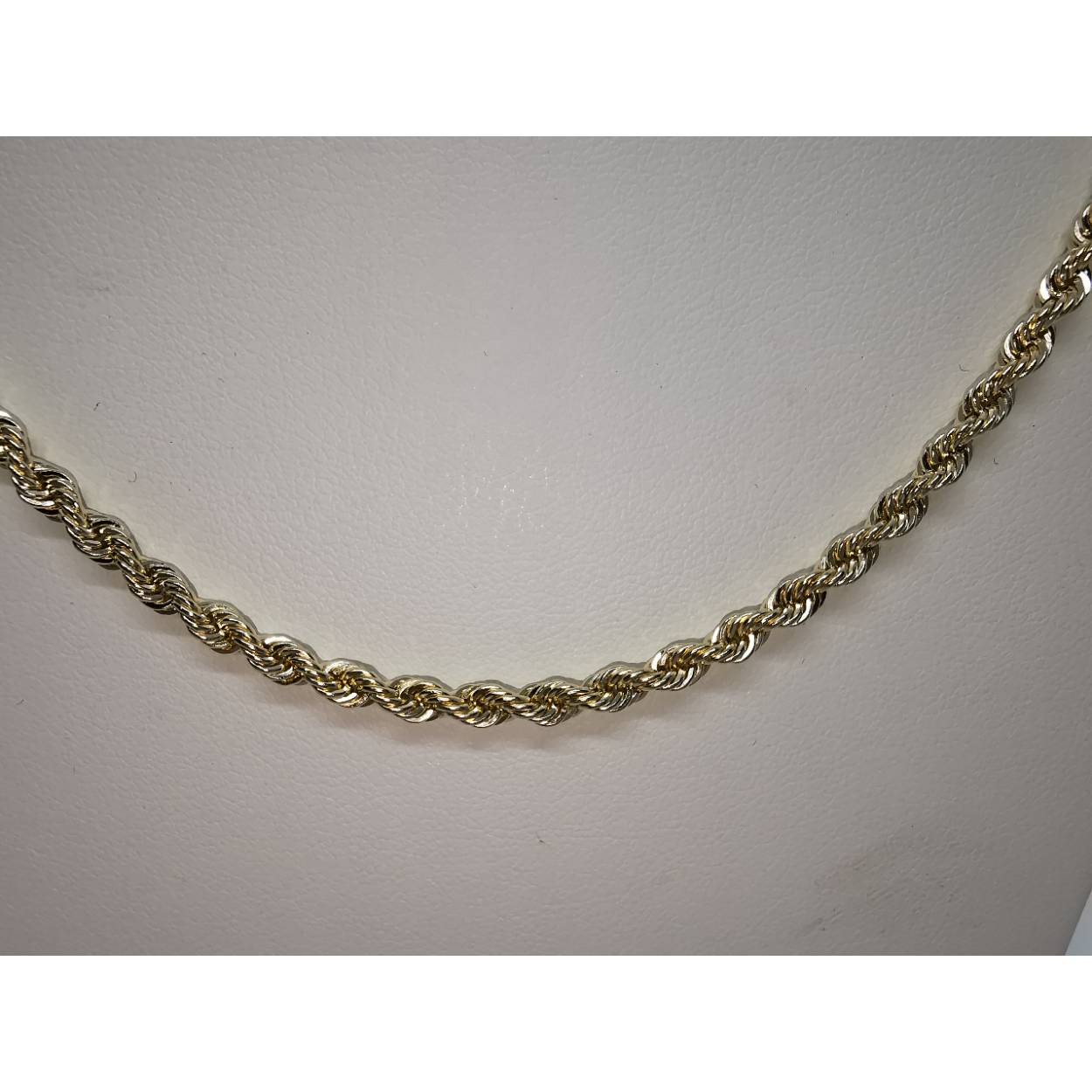 14 karaat geel gouden Rope-chain (koordschakel)

4.7 gram
3 mm dik
50 cm lang