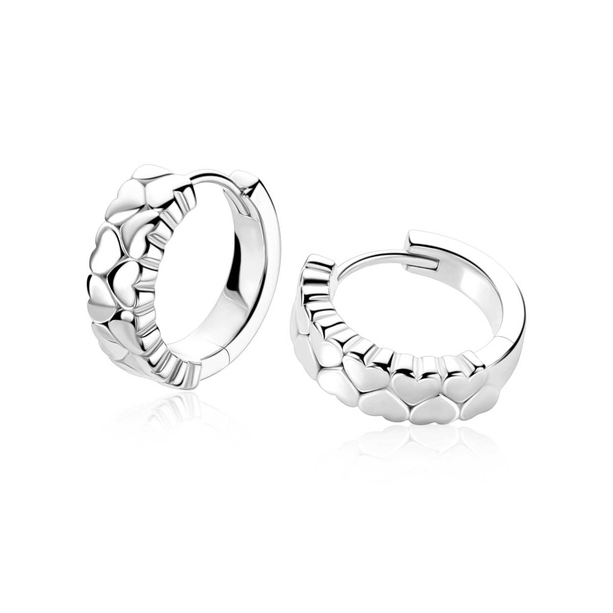 ZINZI zilveren oorringen (16mm) met twee rijen aaneengeschakelde gladde hartjes. Buisdikte 5mm en met luxe klapsluiting. Vervaardigd van eerste gehalte zilver (925) en voorzien van een extra rodiumlaag voor een langdurige glans.