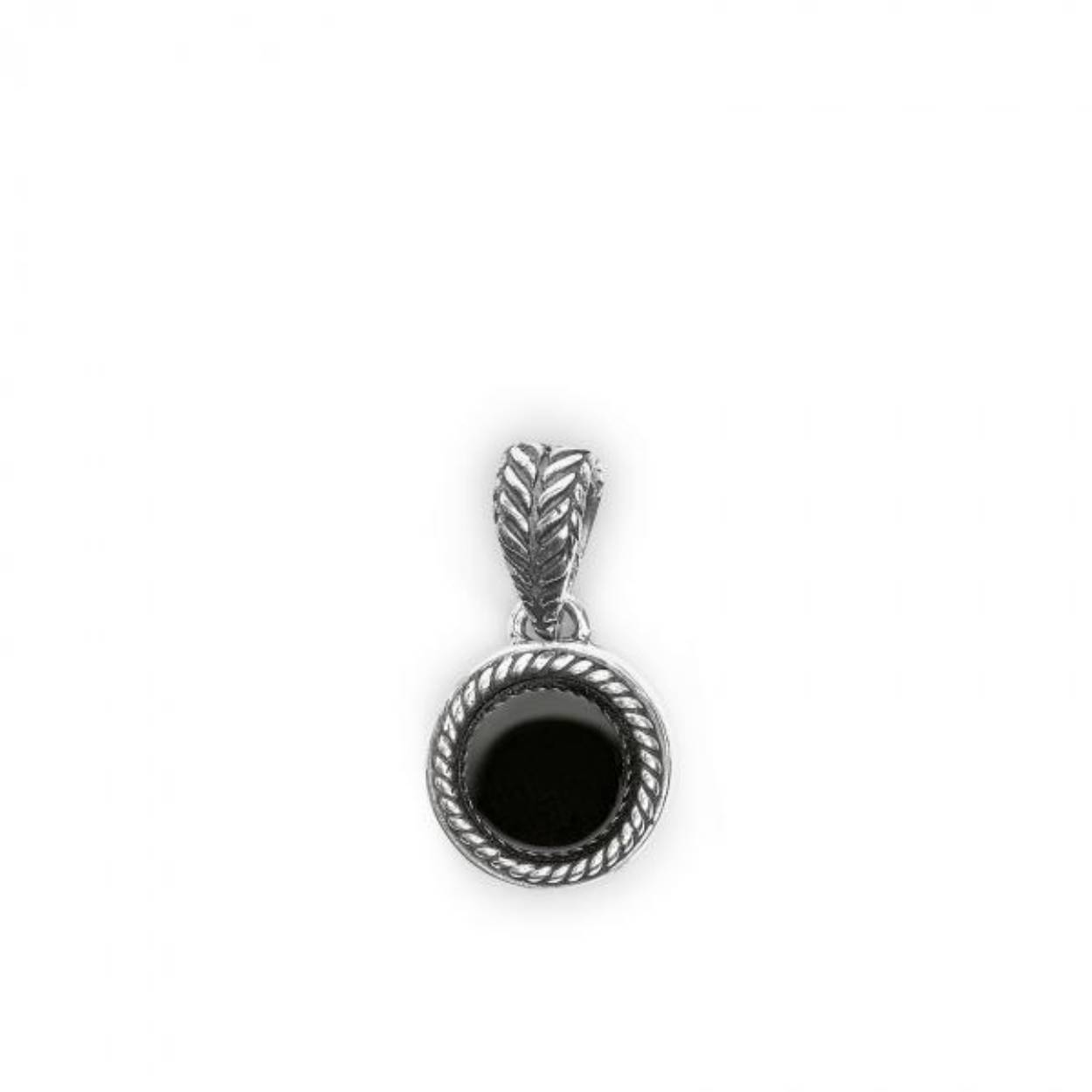 Mooie ronde zwarte onyx hanger welke aan de achterkant te graveren is met jouw verhaal. Kies bijvoorbeeld voor je gelukssymbool, initialen of een vingerafdruk van een dierbare. En draag zo niet alleen een zilveren stijl item maar ook een bijzondere herinnering dichtbij je.