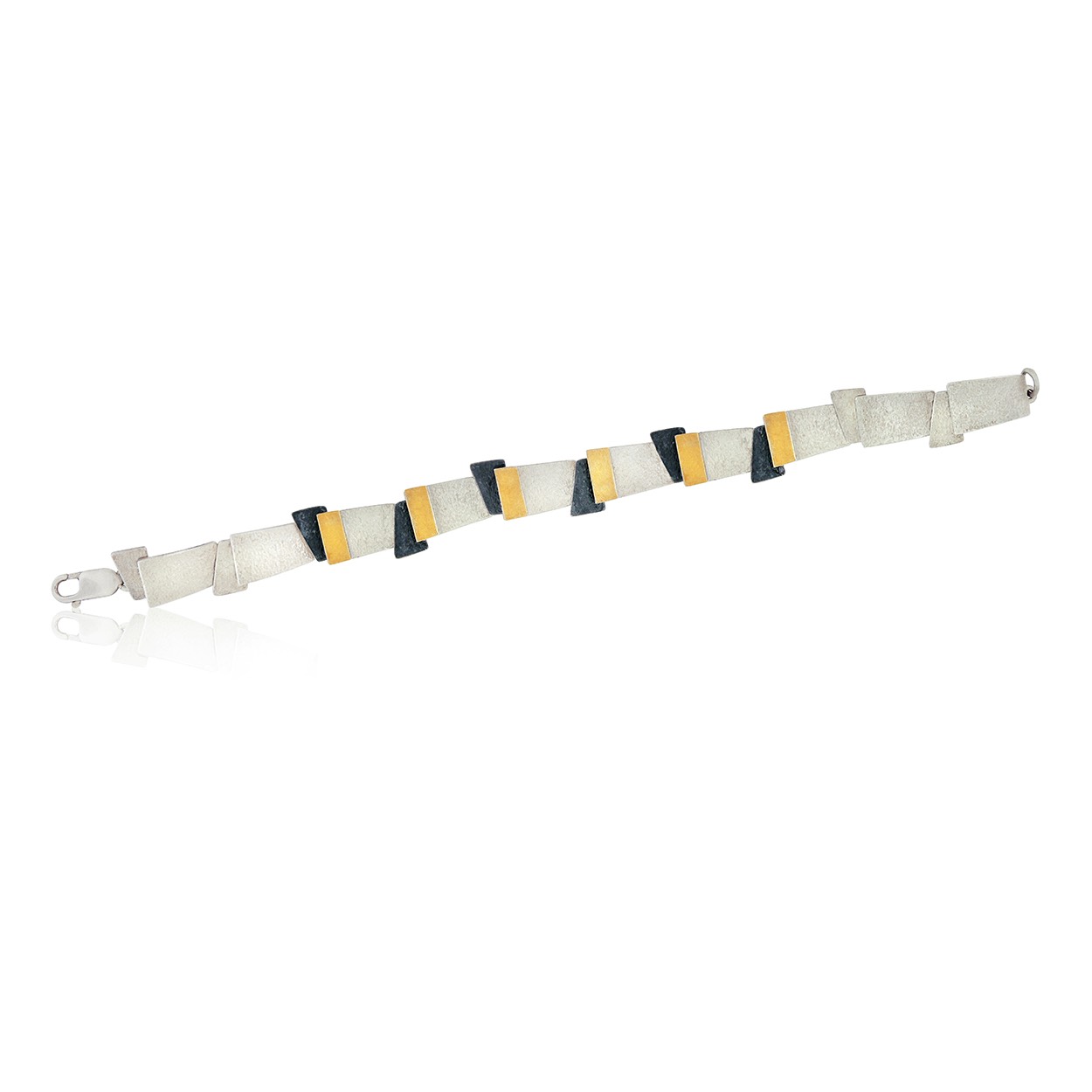 Armband van zilver, geoxideerd zilver en goud 0.45 (18kt)

Lengte: 19cm
