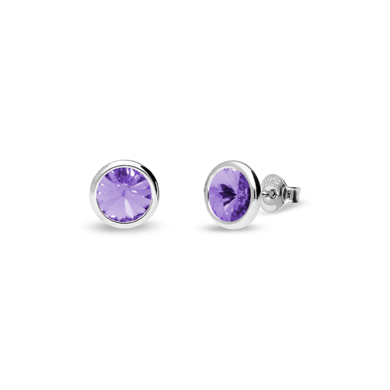 Maak je looks compleet met deze prachtige Small Bonbon Birthday Studs Oorbellen van SPARK Jewelry voor dames. De kleur Tanzaniet staat voor de maand December.

Zilveren oorstekers met een blauw/paarse kleur, facetgeslepen Swarovski kristal (ø6mm) waar achter een rond zilveren plaatje zit met een slanke steker. De steker is voorzien van een pousette (vlinder) sluiting, waardoor u deze oorstekers gemakkelijk in- en uitdoet. De oorstekers zijn gemaakt van 925 sterling zilver, om een mooie glans te behouden zijn alle sieraden van Spark gerhodineerd.

Maak je look helemaal af door te combineren met de Necklace. Spark Small Bonbon Birthday Studs Tanzaniet KR1122SS29TASpark Birthday Stone Necklace Tanzaniet NB1122SS29TA