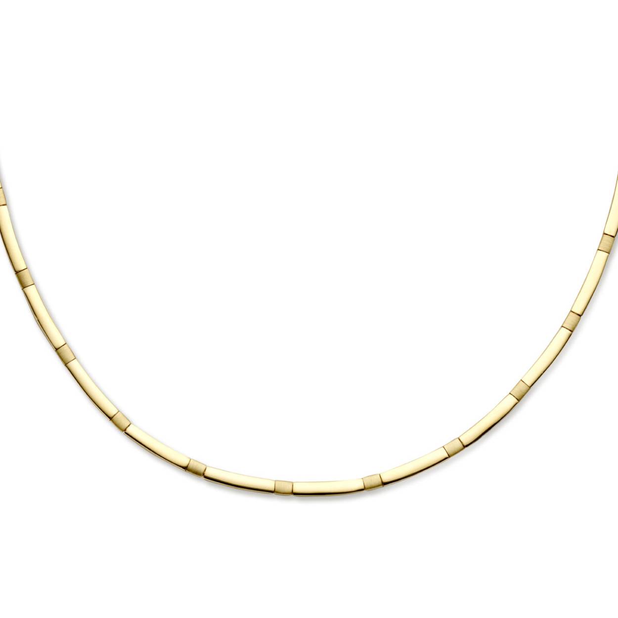 14 krt geelgouden collier met glanzende gladde schakels en matte tussenschakels. De schakels zijn 3mm breed, de lengte van het collier is 43cm