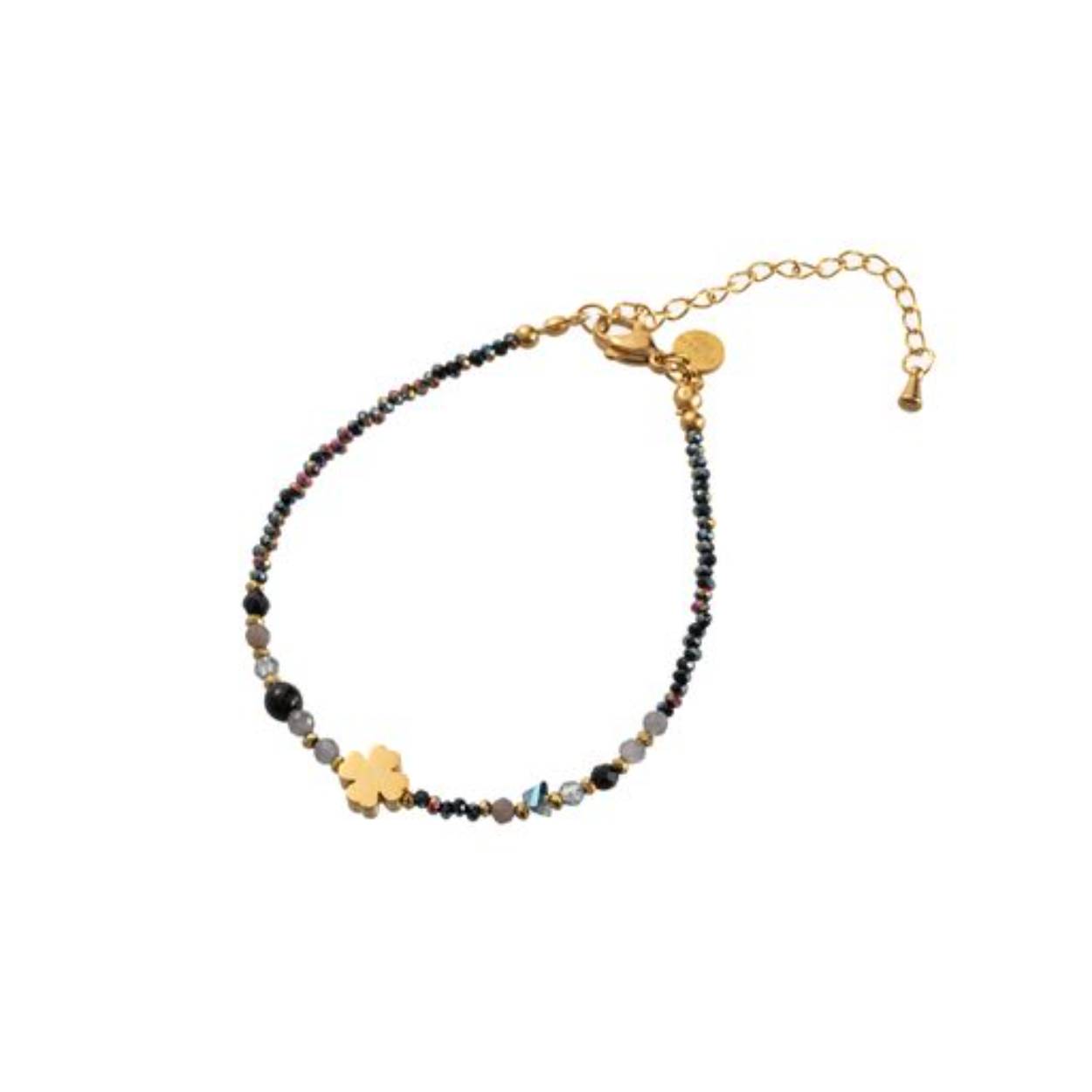 Elke keer weer gaan we op zoek naar de mooiste kleuren om jouw armparty helemaal compleet te maken. Van simpele subtiele kralenbandjes tot bredere statement stukken, we ontdekken steeds weer de nieuwste trends en passen deze toe in al onze designs.

De vele ontwerpen armbanden in onze collectie zijn goed met elkaar te combineren om een leuke armparty te creëren, maar ook met 1 armband maak je je outfit al compleet.