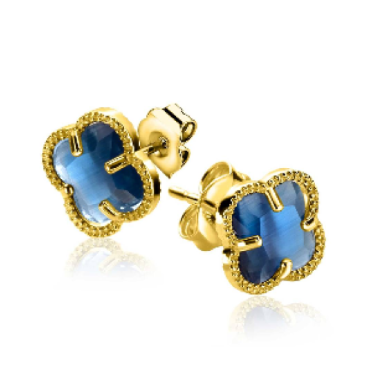  ZINZI gold plated zilveren oorstekers (9mm) in klaver vorm met donkerblauwe kleursteen. Maak je look compleet met de bijpassende armband en ketting! Vervaardig van eerste gehalte zilver (925) en extra geel verguld.