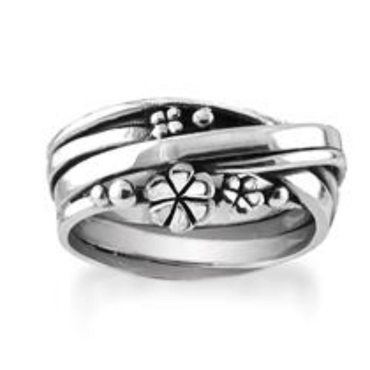 Deze sterling zilveren ring is afgewerkt met zilveren bloemetjes.