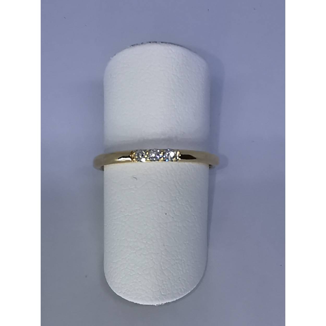 14 karaat geel gouden solitair diamanten ring in pave zetting.

Ringmaat: 53

Soort: Diamant
Slijpvorm: briljant
Karaat totaal: 0.08
Helderheid: S-1
Kleur: F-G

Code: YZ22684