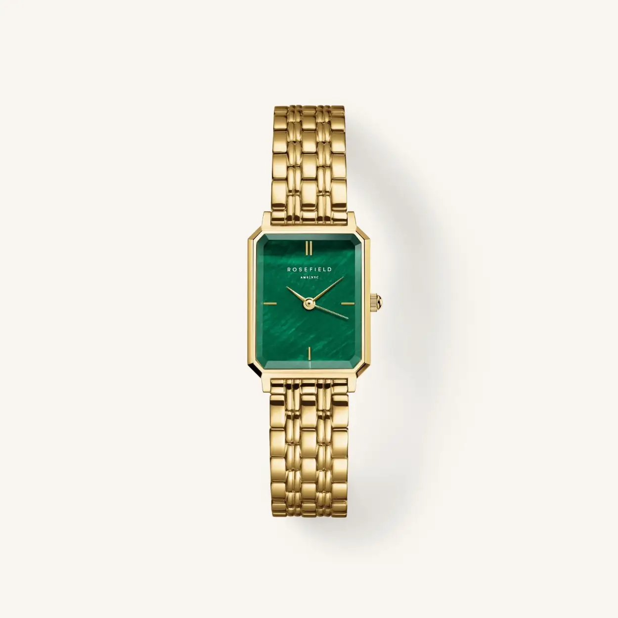 Een van de meest iconische horlogevormen met een kleurrijke twist. De smaragdgroen gekleurde parelmoer wijzerplaat zorgt voor een steeds veranderend spektakel van licht en kleur, wat dit horloge een luxe uitstraling geeft.