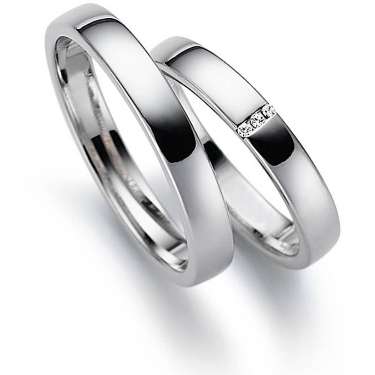 585 witgouden trouwringen, 3.5mm breed. De damesring heeft in totaal 0.015crt briljant
Prijs is op aanvraag