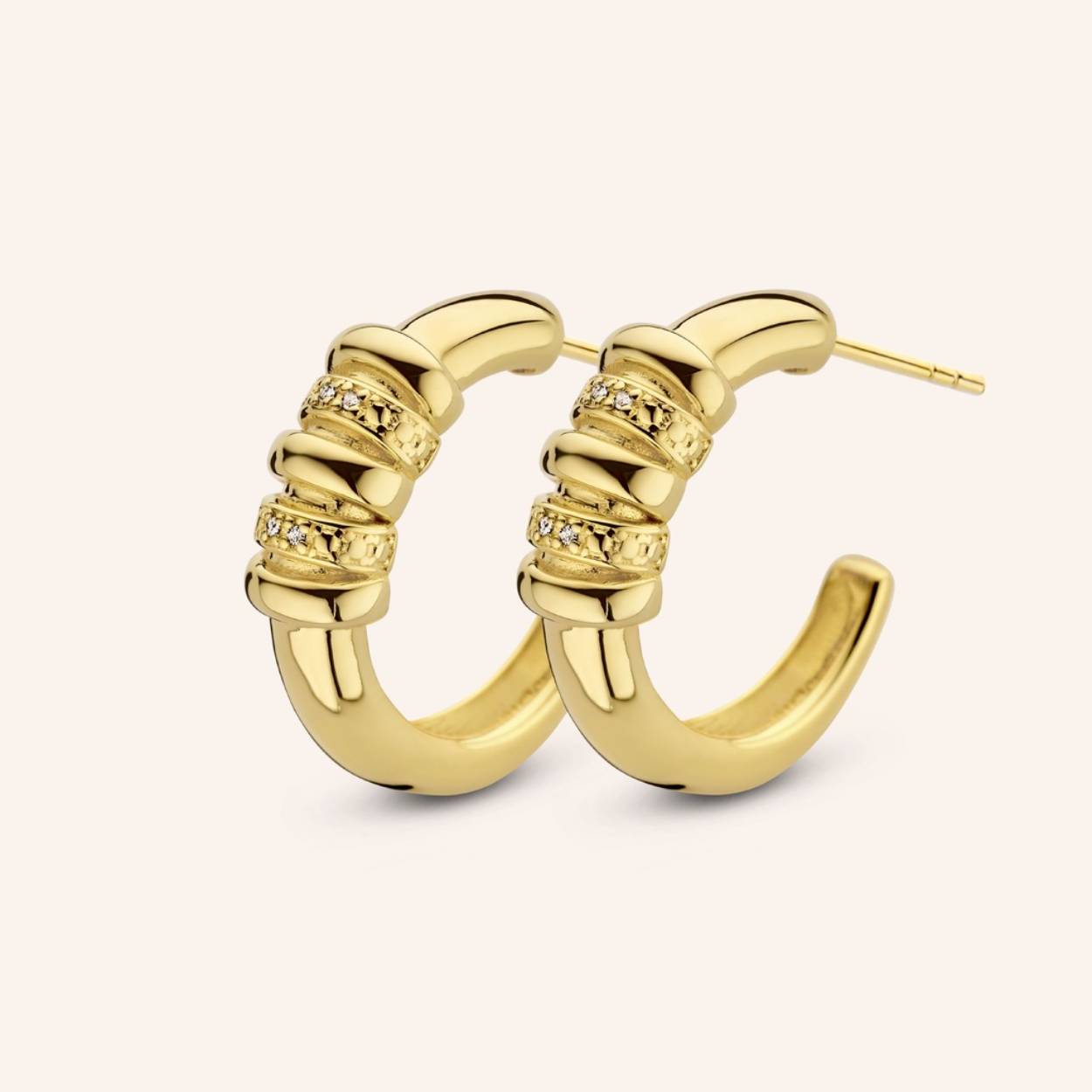 It’s hoop galore. These textured and chunky hoops, covered in shiny diamond (8x) bands are a true feast for the eyes. A brightly gleaming pair, perfect for parading with a whoop and a holler.
