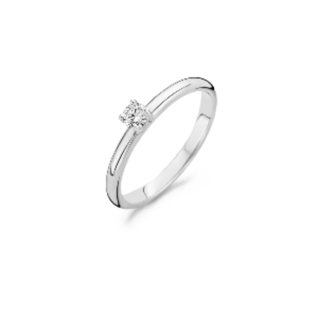 Een sprankelende zirkonia in chatonzetting siert deze tijdloze ring van 14k witgoud. De band is 2 mm breed en de zirkonia heeft een doorsnede van 3,5 mm. Prachtig te combineren met andere witgouden ringen uit onze collectie.