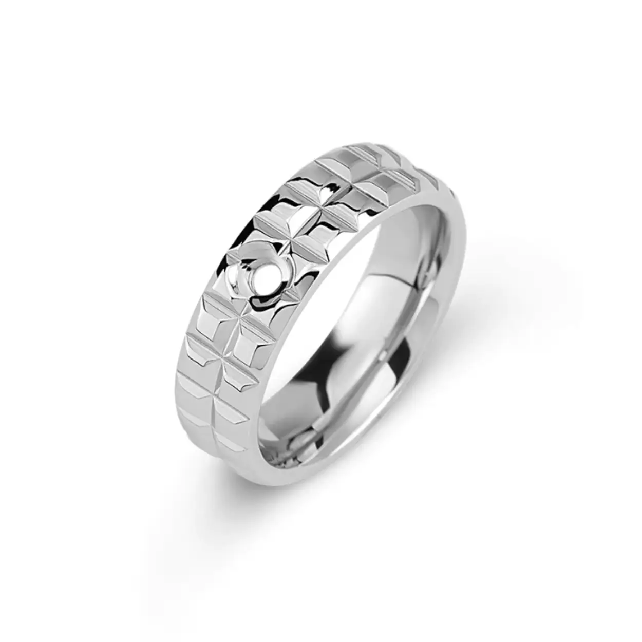 De Melano Twisted Tana ring heeft een stoere uitstraling en is uiterst geschikt om in een ring stack met meerdere ringen te combineren. De ruige studjes doen ook wel denken aan een heerlijke chocoladereep and who doesn't love chocolate? Maak deze kanjer compleet met een Twisted steentje naar keuze en gebruik de ready-to-wear variant, de Emmy ring, als aanschuifring. De Tana ring heeft een totale breedte van 6 mm en is verkrijgbaar in een zilver-, rose goud- of goudkleurige plating.

Alle steentjes uit de Melano Twisted collectie zijn verwisselbaar en passen op de Tana ring.