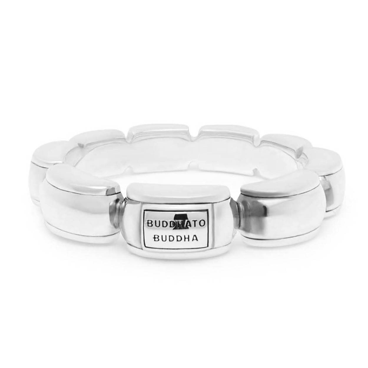 Deze ring uit de populaire Refined collectie heeft een verfijnd en elegant ontwerp. Het design is gebaseerd op de bekende schakel van de Batul familie, waardoor het direct herkenbaar is voor Buddha to Buddha fans. In de Refined collectie hebben onze sieraden een verfijndere look maar nog steeds stoer en passend bij items uit de Heritage collectie! De sieraden zijn handgemaakt en vervaardigd uit 925 sterling zilver.