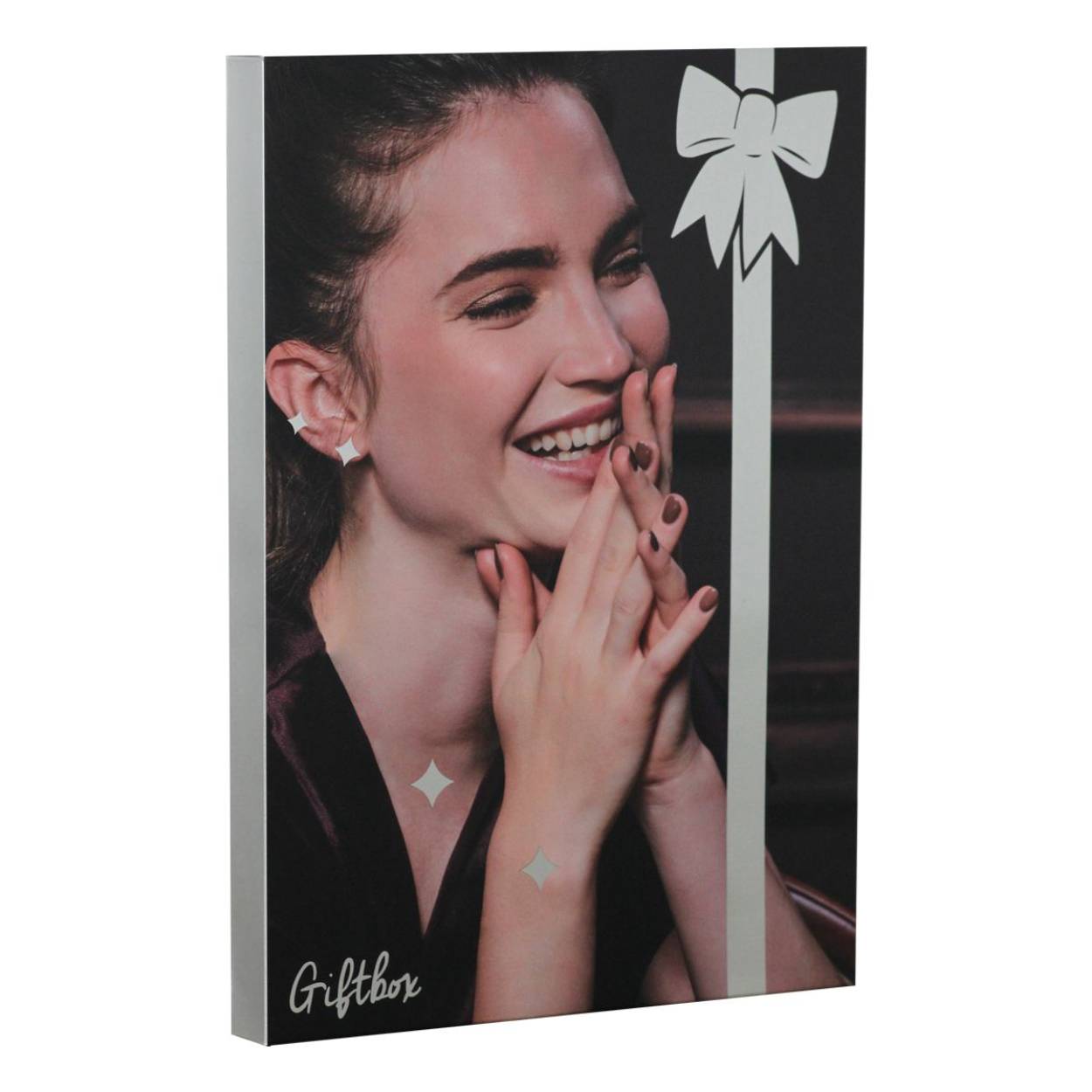 Giftbox met diverse zilveren sieraden. Bekijk de foto om te zien wat er in de giftbox zit.