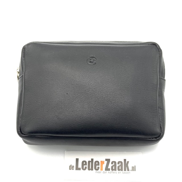 Een handig riemtasje in het zwart van Esquire. 
Deze heeft 1 vak en is af te sluiten met een rits. De lus heeft een afmeting van 5 cm (houd rekening met de dikte van de riem!)

Afmetingen:
12,5 x 9 x 3 cm