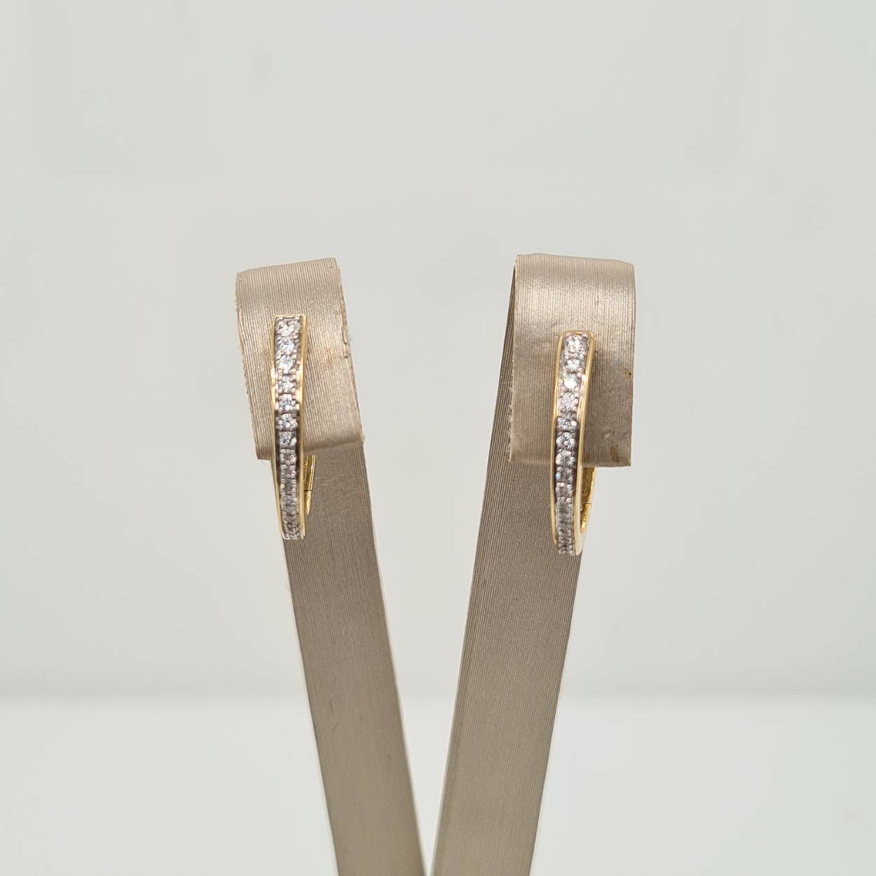 Prachtige 14KRT gouden oorsieraden met diamant 0.21 Crt H SI