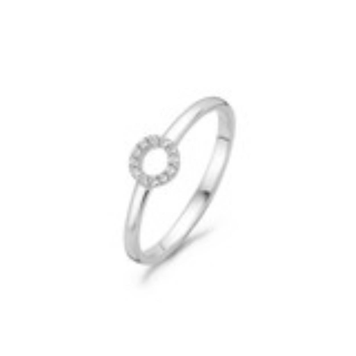 Moments zilveren ring met een open rondje met zirkonia aan de bovenkant.