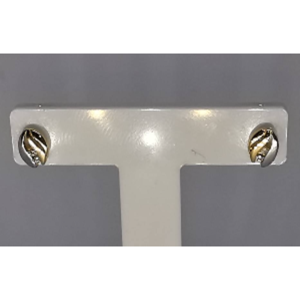 14 Karaat bicolor oorstekers fantasie met diamant geslepen zirkonia's in kastzetting.