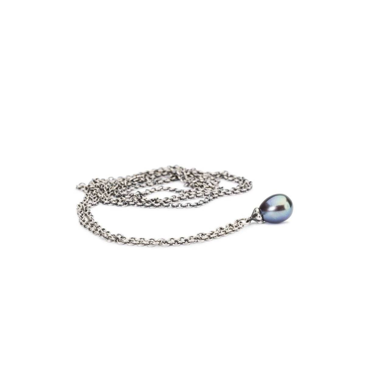Dit collier zonder slotje is voorzien van een fraaie peacock zoetwaterparel.