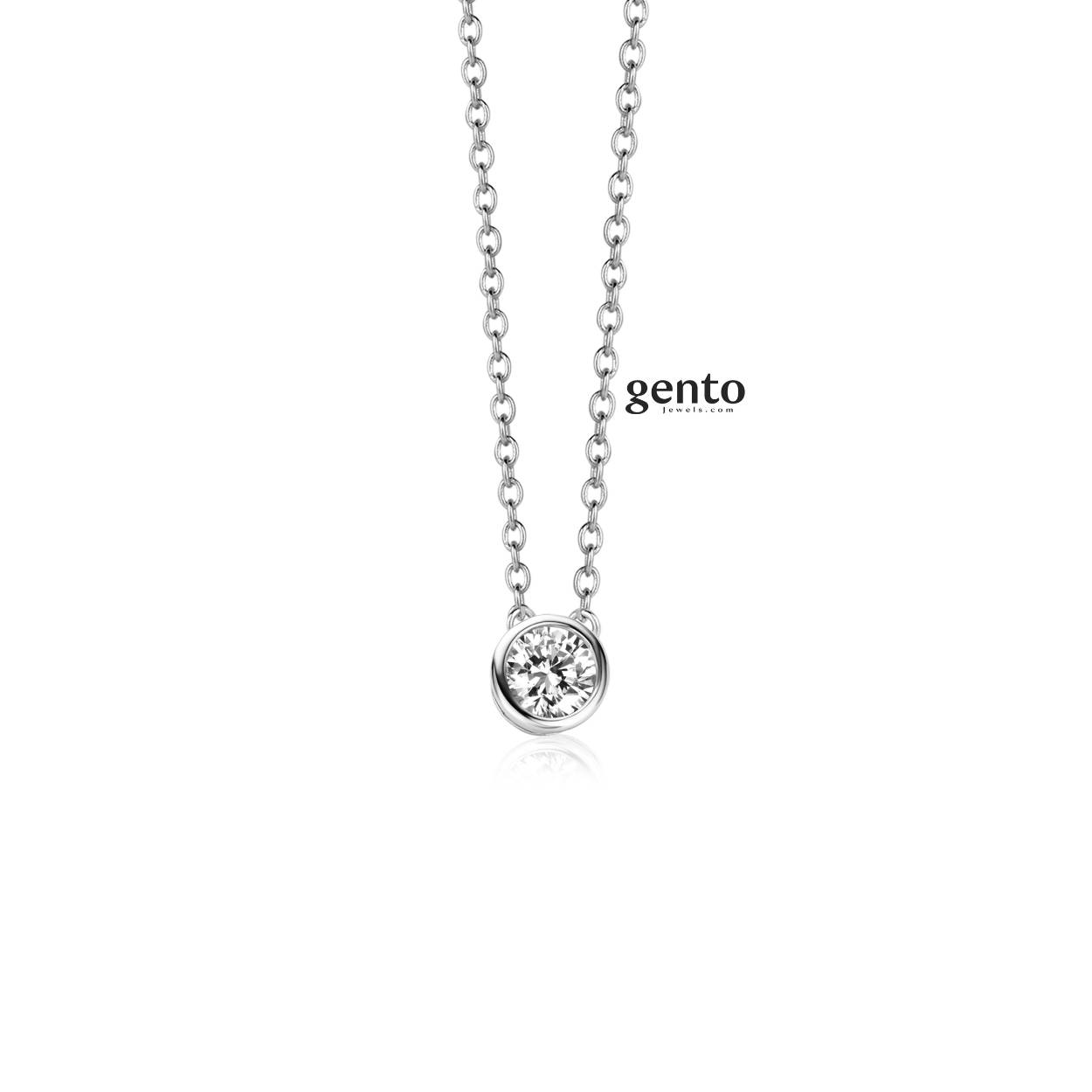 Zilveren ketting (43 + 3 cm) met hanger.
De zilveren hanger bevat een zirkonium steentje in potzetting.
Diameter hanger: 6mm
Bijhorende oorstekers ook verkrijgbaar