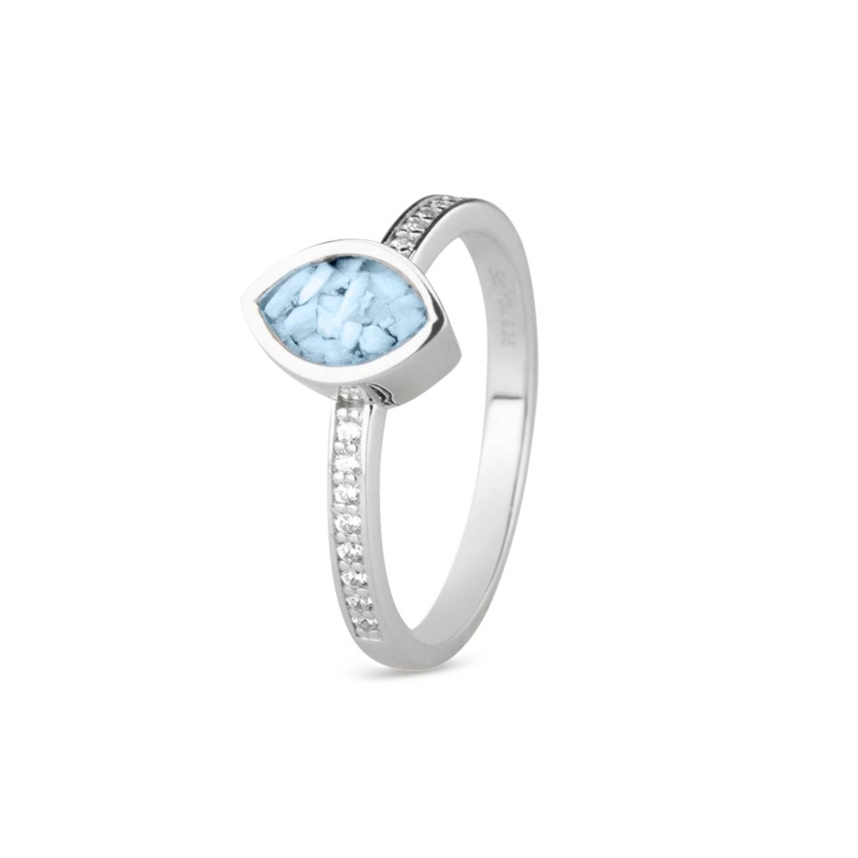 Zilveren marquise ring met zirkonia's op maat 54. Dit gedenksieraad wordt door ons, desgewenst in uw bijzijn, gevuld met een vulling van hars en as. Ook de kleur wordt dan in samenspraak met u samengesteld. 