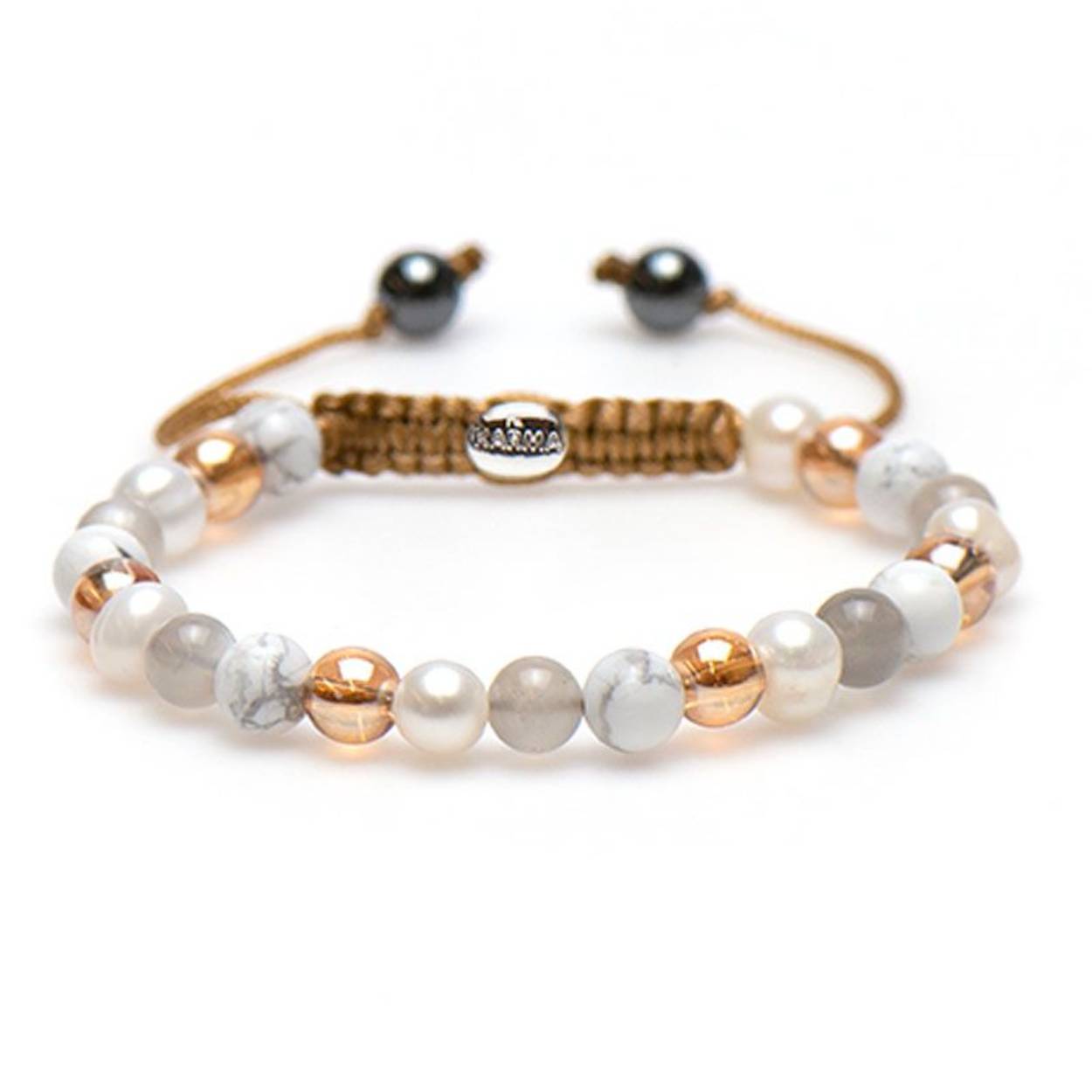 De kralen zijn gemaakt van precosia kristallen en natuursteen. De kralen zijn handgeregen op een textiel, met het eenvoudige schuifsysteem kunt u de lengte naar wens aanpassen. Deze leuke armband is trendy en modieus, je kunt ze heel goed met meerdere tegelijk dragen. Karma armbanden en kettingen zijn elegante sieraden, handgeknoopt met verfijnde beads. De combinatie van kristallen en natuurstenen is geinspireerd op het Boeddishme en Indiase mythologie. De beads geven kracht en energie. Elke kleurrijke bead heeft een kern die staat voor de liefde. Karma is naast een prachtig sieraad in verschillende maten, kleuren en tinten, een bron van energie. Iedere armband is uniek en kan afwijken van de product foto. Met Tjechisch kristal.