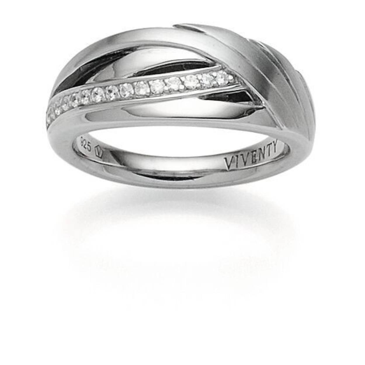 Deze prachtige zilveren ring van Viventy is bezet met zirkonia. De maat van de ring is 54.