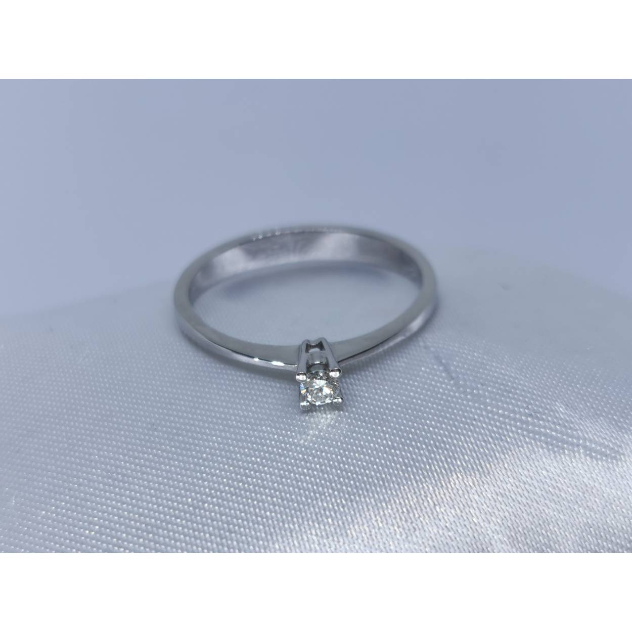 Soort: Diamant
Slijpvorm: briljant
Karaat: 0.07
Helderheid: VS1
Kleur: H
Aantal: 1