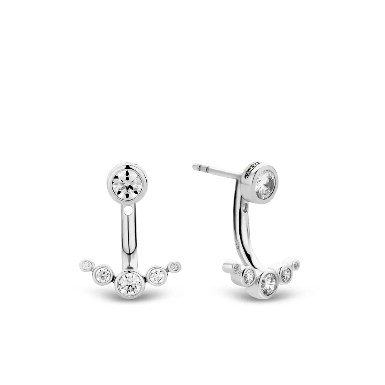 Oorbellen en oorbedels met een touch of spiece. Doordat de oorbedels aan de achterkant van het oor zijn geplaatst krijg je een front back oorbel. De oorbellen zijn gemaakt van het puurste zilver en hebben een rhodium laag voor extra glans en bescherming. Net als al onze andere TI SENTO – Milano items zijn deze oorbellen gemaakt volgens de goudsmid standaard. What els do you need.