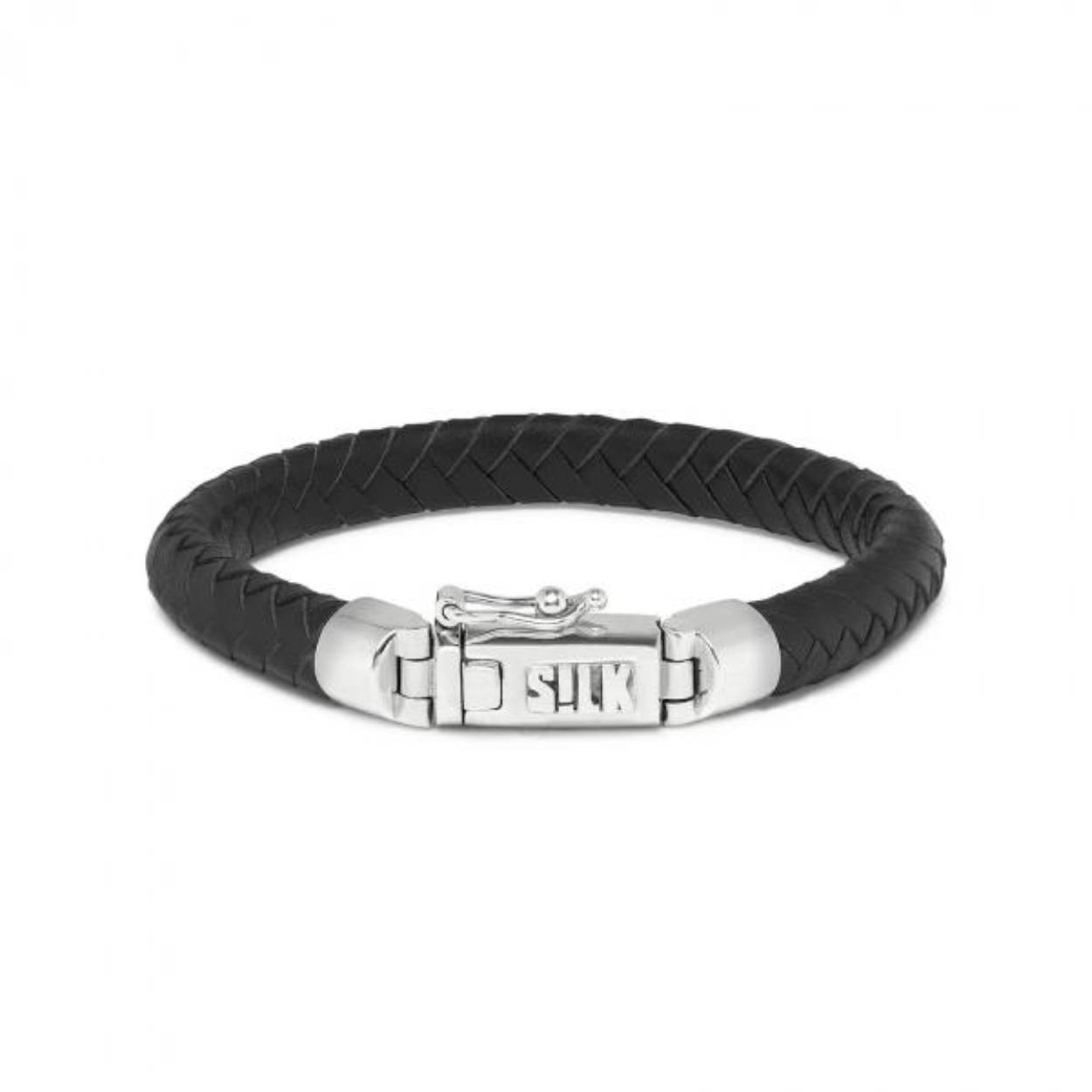 SILK biedt een brede collectie sterling zilveren armbanden, ringen, colliers en hangers voor mannen en vrouwen. De zilveren sieraden staan bekend om het massieve karakter, de tijdloze stoere designs en verfijnde afwerking.