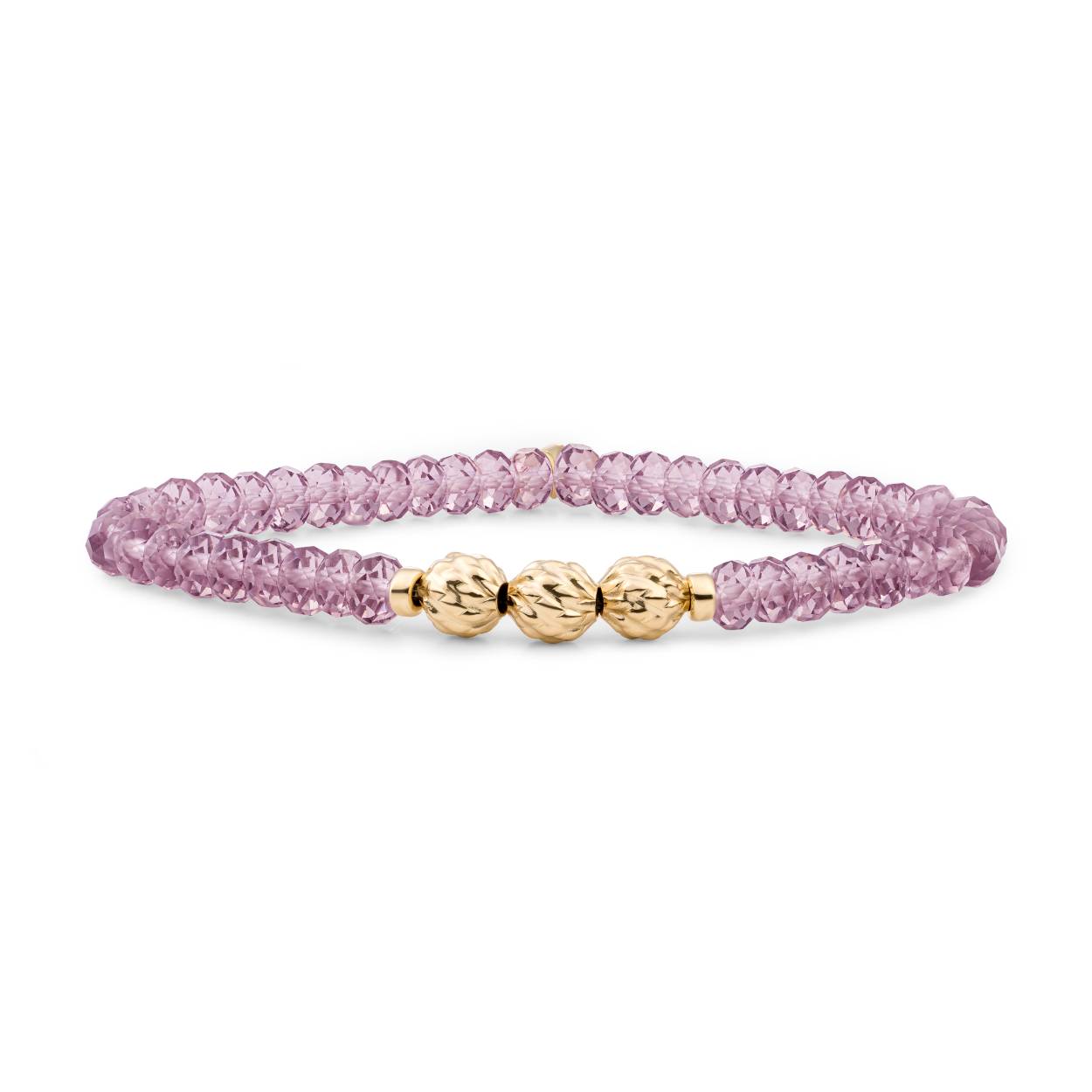 De Aubergine Quartz Fuse Beads armband is een echte eyecatcher; door de prachtige 6mm cilindervormig gefacetteerde Aubergine Quartz kralen valt deze armband extra op tussen jouw andere sieraden en daarom mag deze armband zeker niet ontbreken in jouw collectie. De zilveren en goudkleurige kralen zijn daarnaast prachtig getekend met organische vormen. Combineer hem met onze andere sieraden uit de Aubergine Quartz Collectie of stel een mooie armbandenstack samen met onze andere kralenarmbanden!