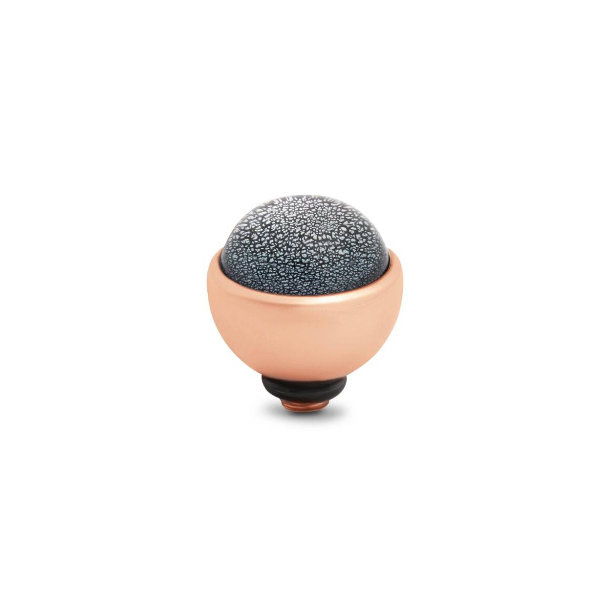 Het Melano Twisted Shimmer steentje is nieuw binnen de Twisted lijn. Deze eyecatcher is voorzien van een speciale structuurfolie en is afgewerkt met een glazen laagje, waardoor er een diepe glans gecreëerd is. Hij schittert weer net in een andere tint in elk licht, wat deze steen zo bijzonder maakt. Het Shimmer steentje is 8 mm breed