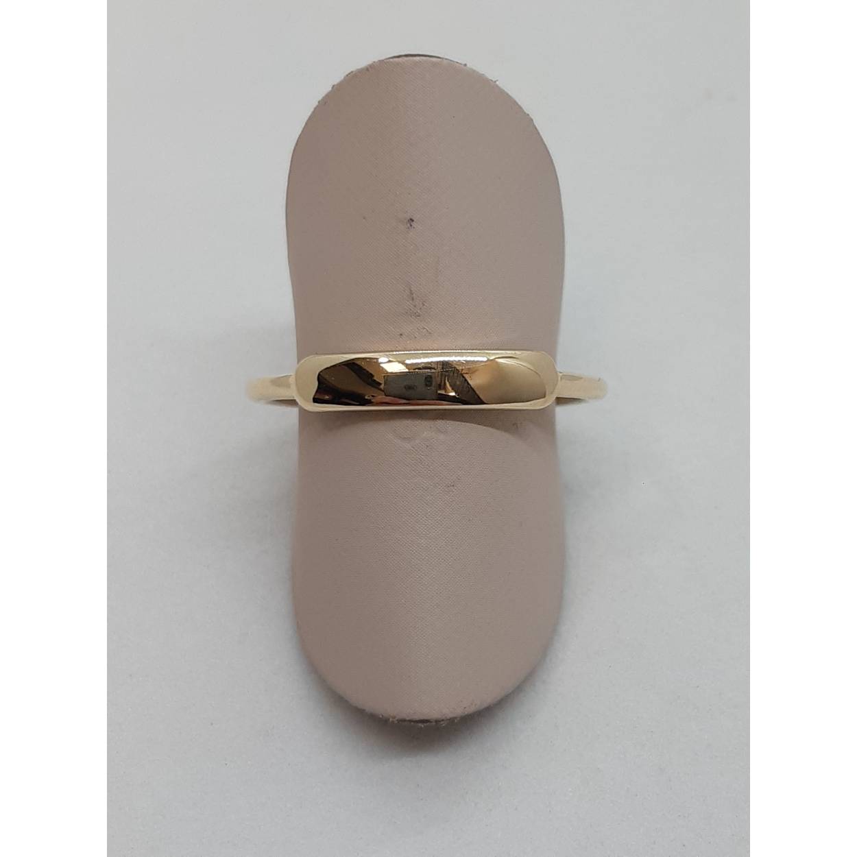 Ontdek de elegante gouden damesring met modelnummer BREA-RDL-0002568. Deze prachtige 14 karaat gouden ring heeft een glanzende afwerking en een ringmaat van 54. Perfect voor elke gelegenheid, of het nu dagelijks of voor een speciale gebeurtenis is. Draag deze glinsterende ring solo of combineer met andere sieraden voor een stijlvolle look.
