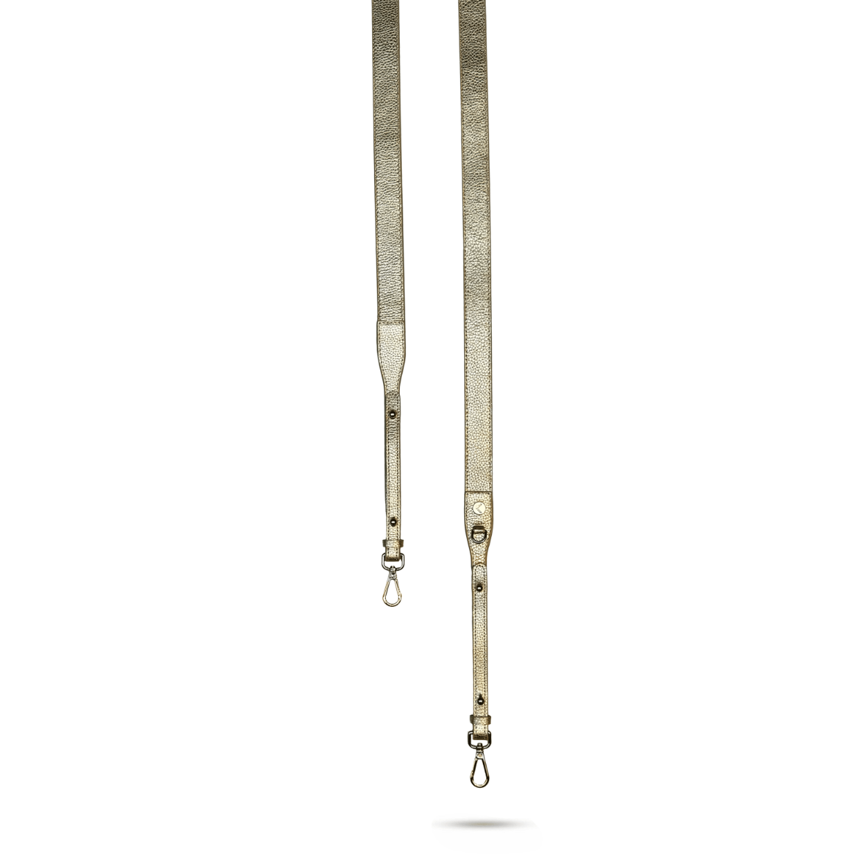 Ontmoet onze chique en veelzijdige verstelbare telefoonstrap, ontworpen om je stijl naar een hoger niveau te tillen terwijl je telefoon binnen handbereik blijft.Wie zegt dat praktisch niet stijlvol kan zijn? De Justy Strap is namelijk verstelbaar, voor iedereen de perfecte lengte. Met een scala aan opvallende kleuren en twee breedtes om uit te kiezen, raak je nooit uitgekeken.