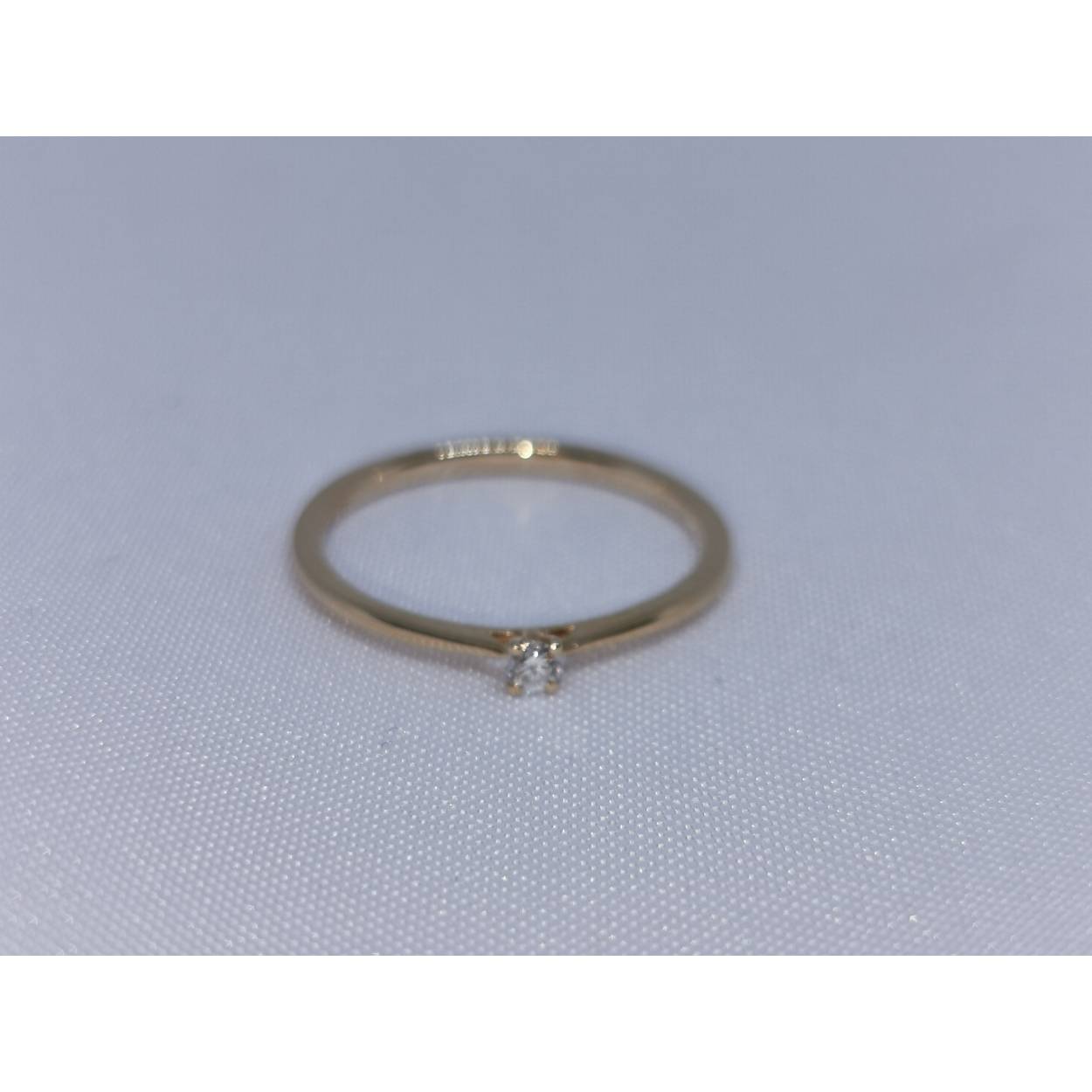 .Soort: Diamant.
Slijpvorm: Briljant.
Karaat: 0.04
Helderheid: VS1
Kleur: G
Aantal: 1