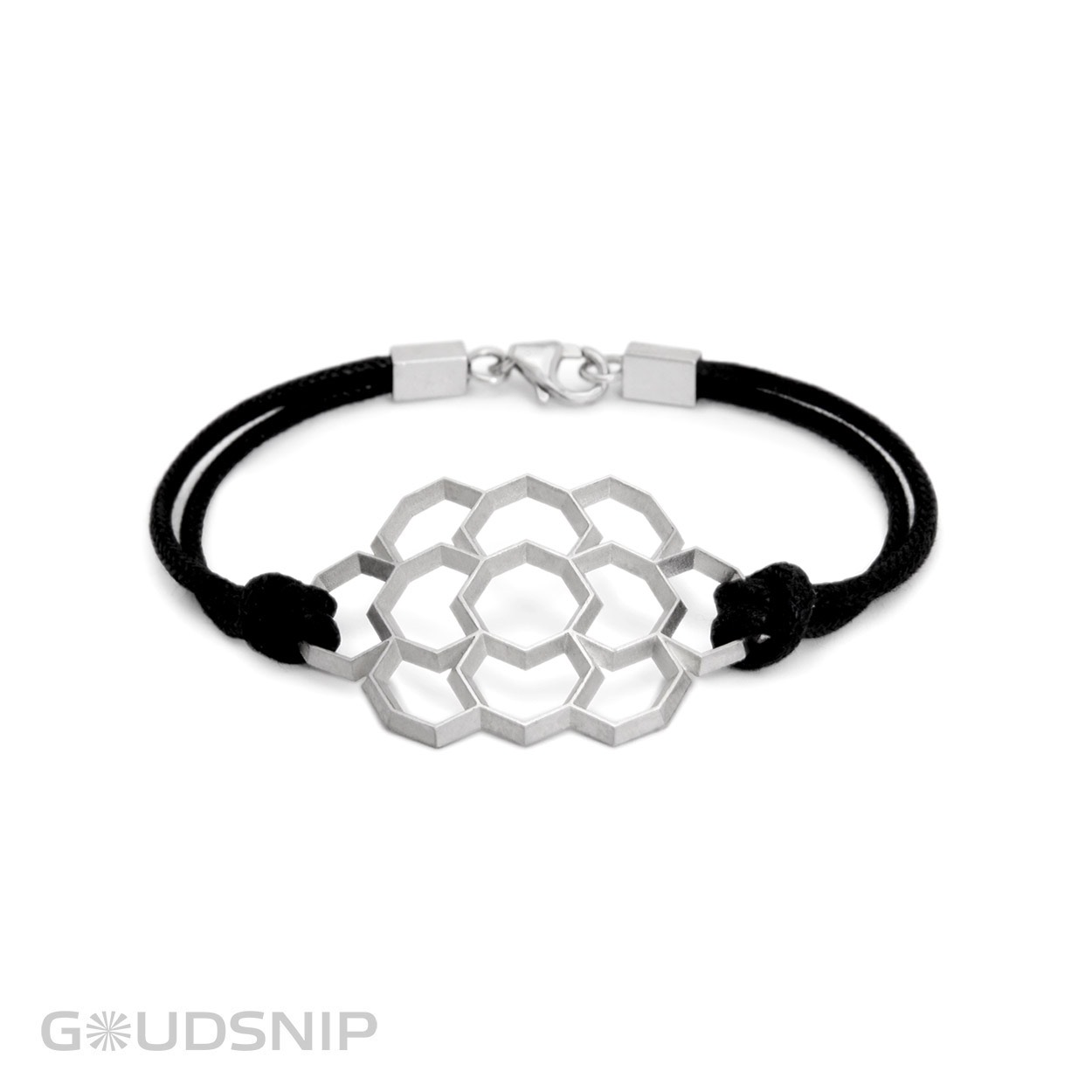Deze unieke armband is vervaardigd in ons eigen atelier