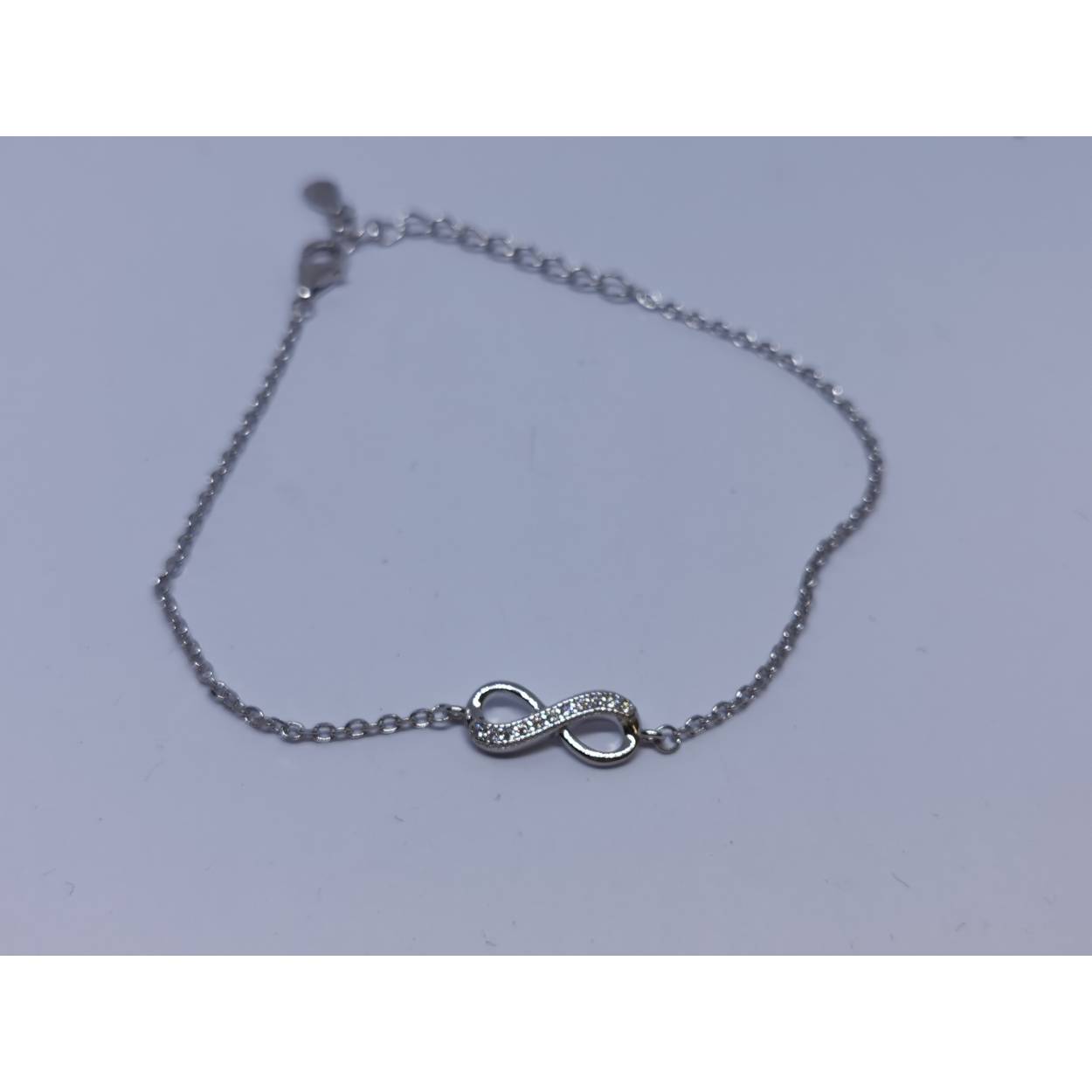 Zilveren anker schakel armband met infinity bezet met zirkonia