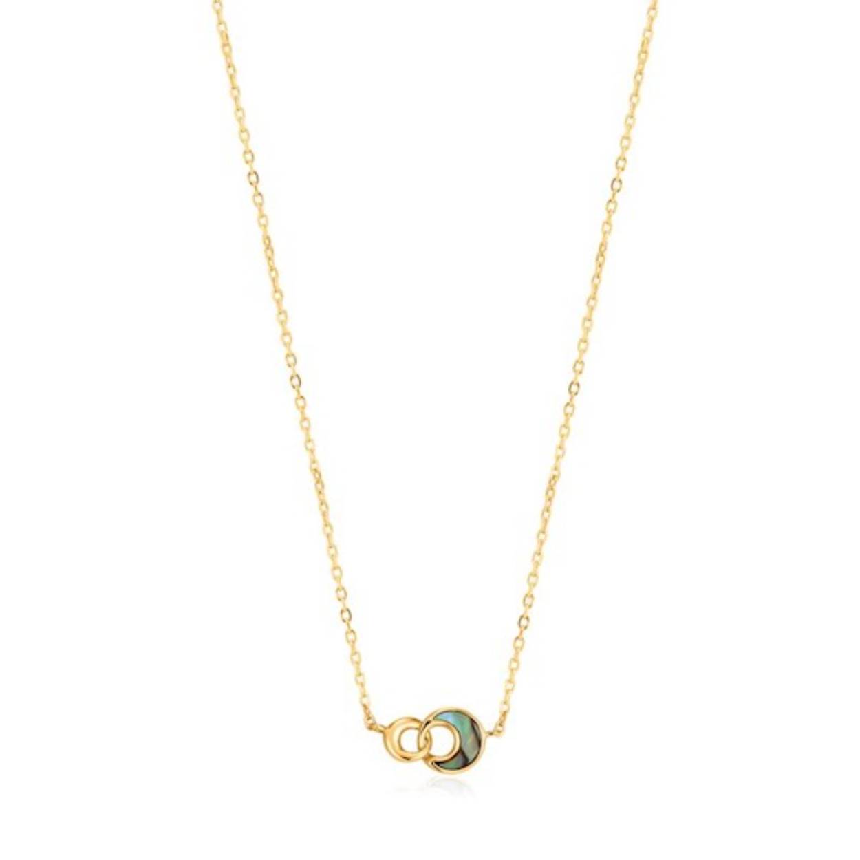 Dit collier uit de collectie van Ania Haie model AHN027-03G  is uitgevoerd in sterling zilver met een geelgouden plating. Het collier is gecombineerd met abalone schelp en te dragen op een lengte tussen 38-43 cm.