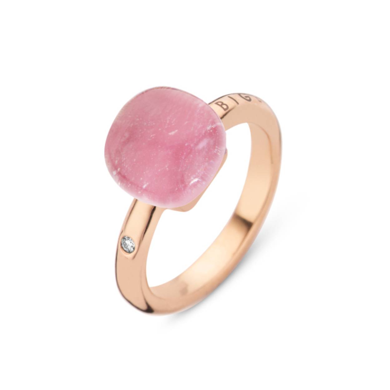 Bright Ruby
Deze Mini Sweety ring is gemaakt van 18-karaats roségoud en afgewerkt met bergkristal met robijn en parelmoer en de kenmerkende diamant van 0,02ct