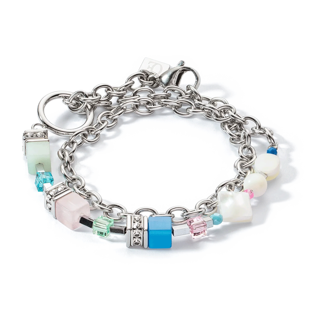 Dit is een armband van het merk Coeur de Lion. Leuk te combineren met de bijpassende collier en oorhangers. Min lengte 17cm max lengte 35 cm.