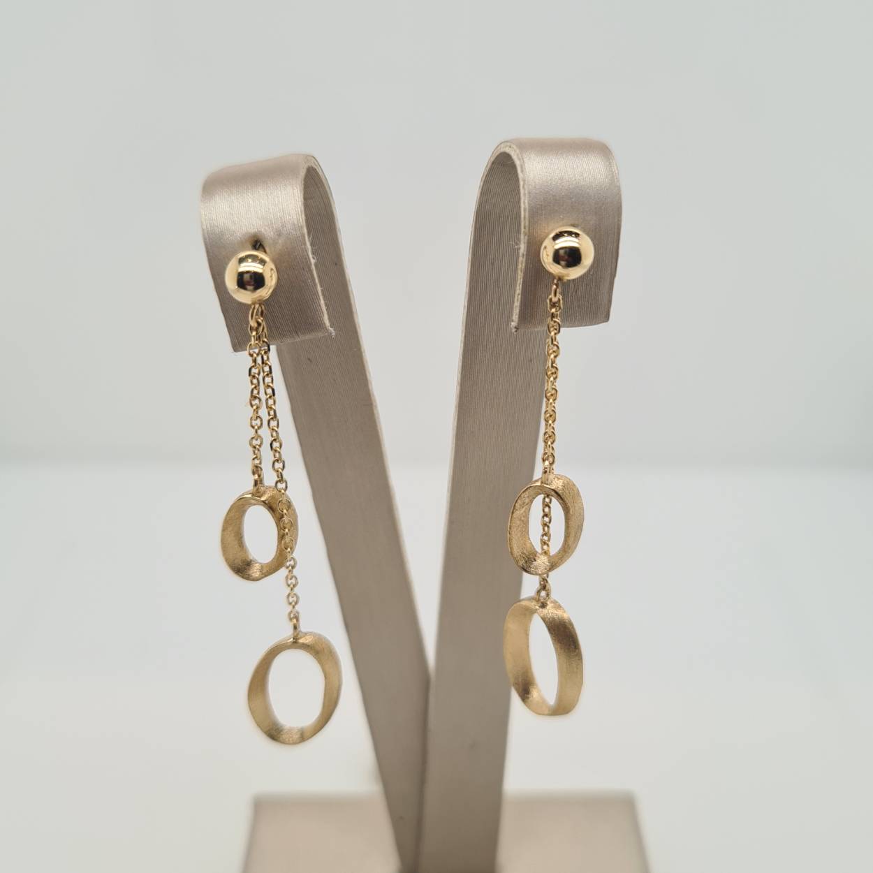 Prachtige 14 karaat gouden oorsieraden. 