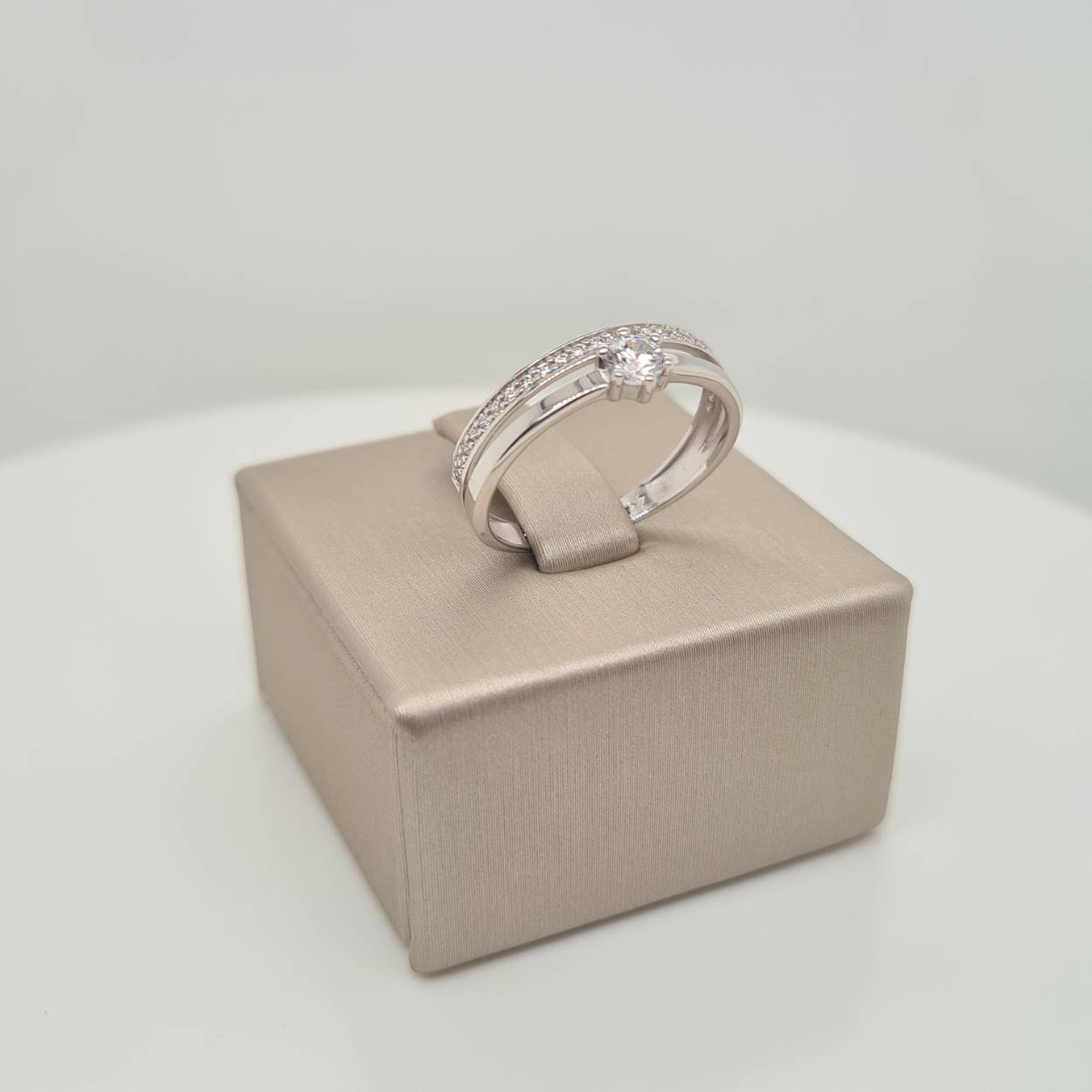 14krt gouden ring met zirkonia 