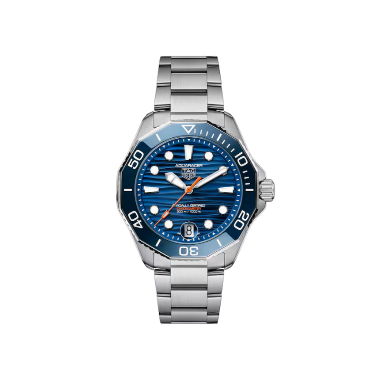 Dit TAG Heuer horloge behoort tot de Aquaracer collectie.
Referentienummer: WBP5111.BA0013

Het TH31-00 uurwerk is COSC-Certified chronometer en heeft een powerreserve van 80 uur. De kast en band zijn gemaakt van edelstaal. Het horloge heeft een diameter van 42mm en is getest op een waterdichtheid van 30 atm / 300 m. De blauwe wijzerplaat met een golvend patroon doet denken aan de onderwaterschoonheid en is voorzien van witte Super-LumiNova®-aangebrachte wijzers en indexen, versterkt door een levendig oranje centrale wijzer voor optimale zichtbaarheid. Dit horloge is geschikt voor elk maritiem avontuur, van diepzeeverkenning tot casual zeilen. Het horloge heeft een krasvrij saffierglas met anti-reflectieve coating.

Verken de diepe uiteinden met deze enorm robuuste TAG Heuer Aquaracer, aangedreven door het COSC-gecertificeerde vervaardigde kaliber TH31-00. Dit horloge van 42 mm is geschikt voor elk maritiem avontuur, van diepzeeverkenning tot casual zeilen.

Uw TAG Heuer is 24 maanden na aankoop beschermd onder fabricagegarantie. Door het horloge te registreren op MyTAGHeuer kunt u deze garantieperiode met nog eens 3 extra jaar verlengen!