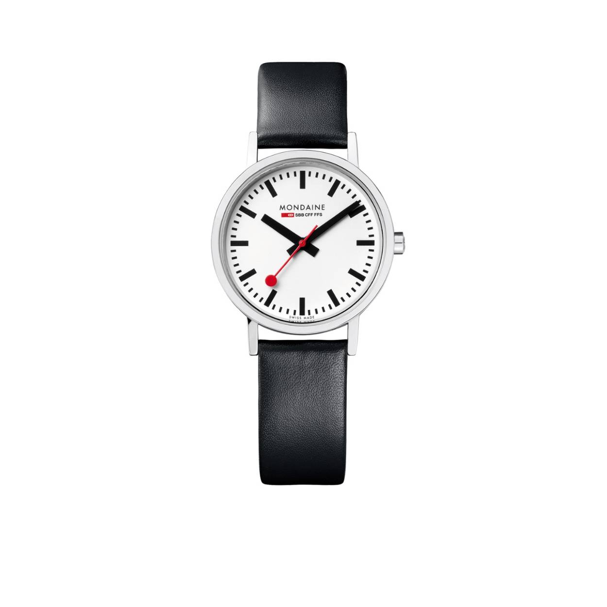 Dit Mondaine SBB Classic (M658.30323.11SBG) dameshorloge heeft een bruin lederen horlogeband. Het horloge heeft vlak gehard mineraalglas en een ronde kastvorm. Ook heeft het een kastdiameter van 30mm. Bovendien is de witte wijzerplaat geïnspireerd op de originele Zwitserse stationsklok. Daarnaast is de Classic de eerste Mondaine Official Swiss Railways Watch en is sinds 1986 in de collectie. Ten slotte is dit design horloge (Mondaine SBB Classic M658.30323.11SBG) passend voor iedere gelegenheid.