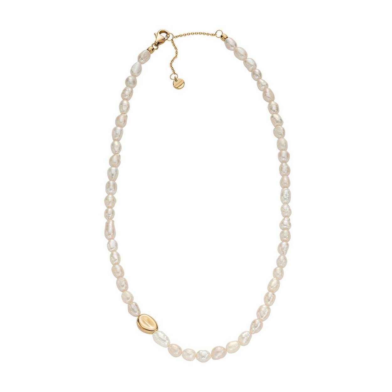 Deze ketting is gemaakt van witte zoetwaterparels en een goudkleurige roestvrijstalen organisch gevormde kiezelsteen. Met een karabijnsluiting.