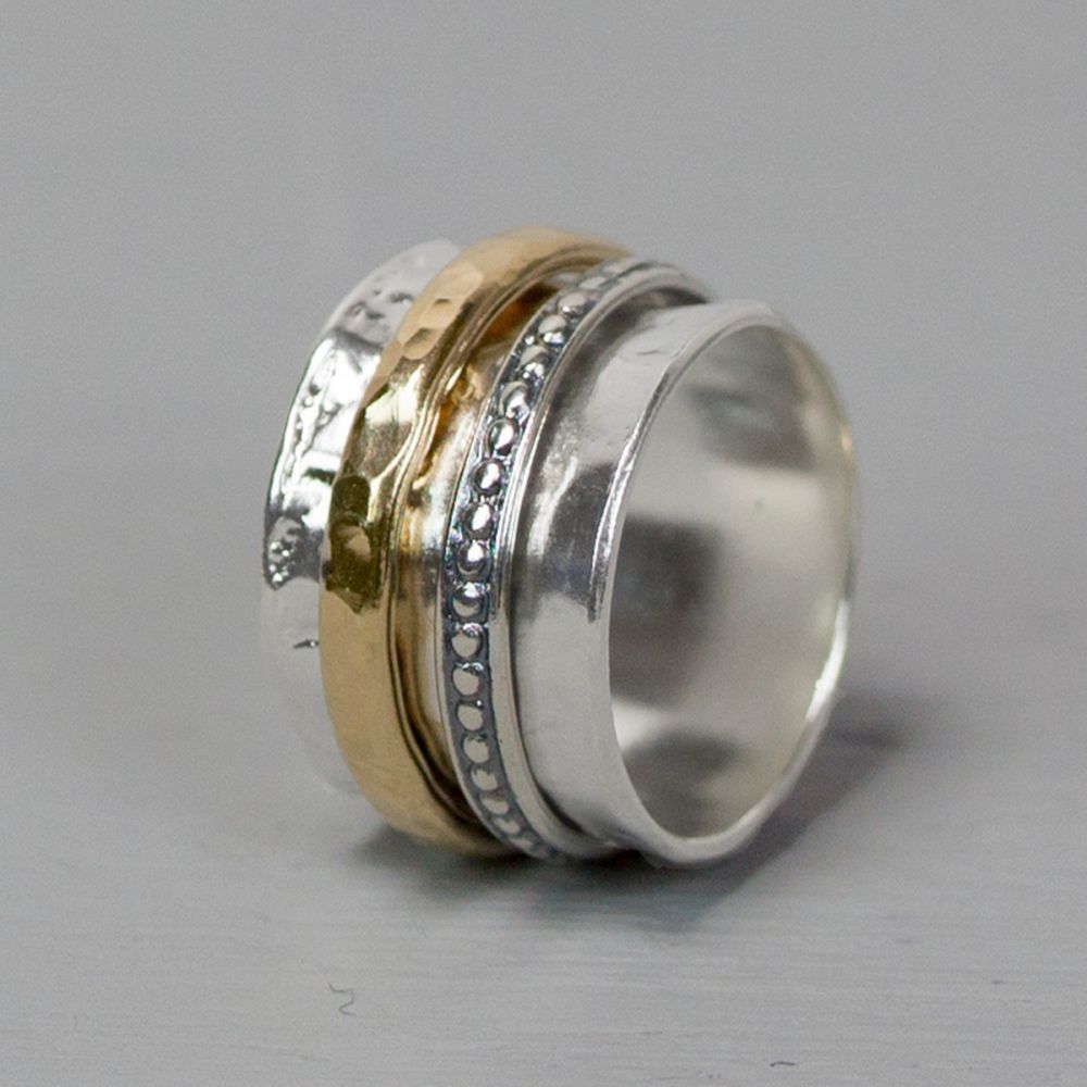 Ring met stoere bandjes