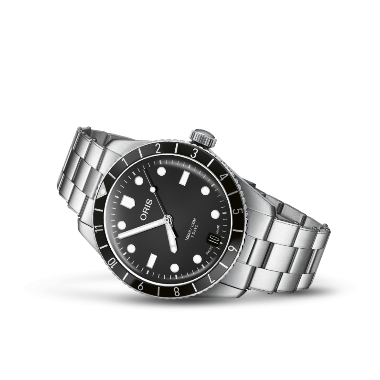 De eerste Divers Sixty-Five met calibre 400 die Oris op de markt bracht, was een gelimiteerde oplage. De Oris Divers Sixty-Five 12H is dat niet, en daar zijn we blij om! Het horloge is een samenvatting van meer dan 50 jaar Oris horlogeontwerp en uurwerkcreatie; geïnspireerd door een klassieker.