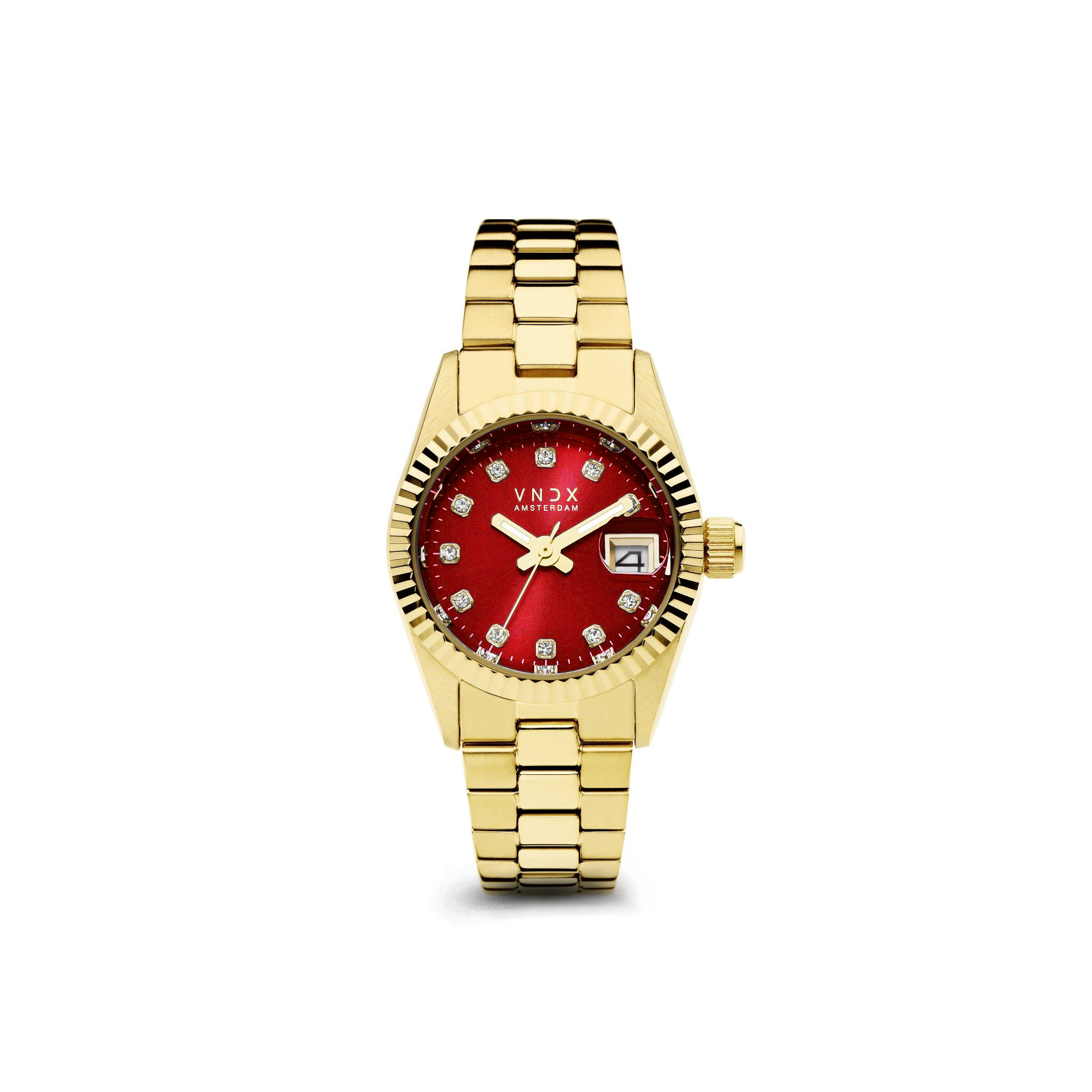 Ontdek de Dare Devil XS: een verfijnd horloge met een slanke kastdiameter van 26 mm, een waterdichtheid van 3 ATM en luminor wijzers. Dit horloge is het toonbeeld van subtiele elegantie en functionaliteit. De rode wijzerplaat voegt een vleugje sprankeling toe, terwijl de datumaanduiding je altijd op schema houdt. Of je nu overdag of ‘s nachts actief bent, de lichtgevende wijzers zorgen voor uitstekende leesbaarheid, zelfs in het donker. Wees jezelf, creëer je eigen stijl en kies je eigen pad! Just be a Dare Devil, It’s Never Too Late!