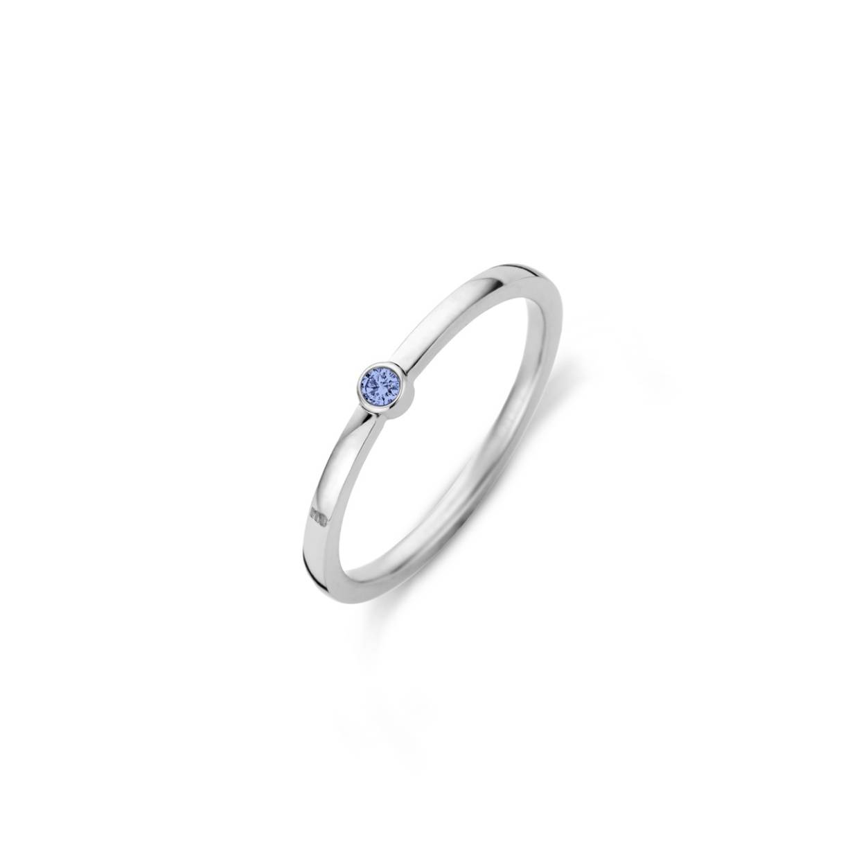 De Melano Friends Mini CZ ring is weer terug in vijf nieuwe najaarskleuren. De nieuwe kleurtjes van deze populaire ring zijn perfect te combineren met de nieuwe stenen uit de Twisted en Vivid collectie van dit seizoen. Draag hem als aanschuifring bij je andere favoriete Melano ringen en voeg net dat beetje extra glam toe. De Mini CZ ring is 3 mm breed en is verkrijgbaar in een zilver-, rose goud- of goudkleurige plating.